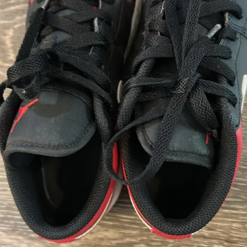 Nike Black and Red Sneakers High-Top Leather 5.5